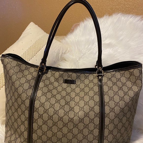 Authentic Gucci Bag see code. Excellent  condition no scratches no tears. - Picture 2 of 5
